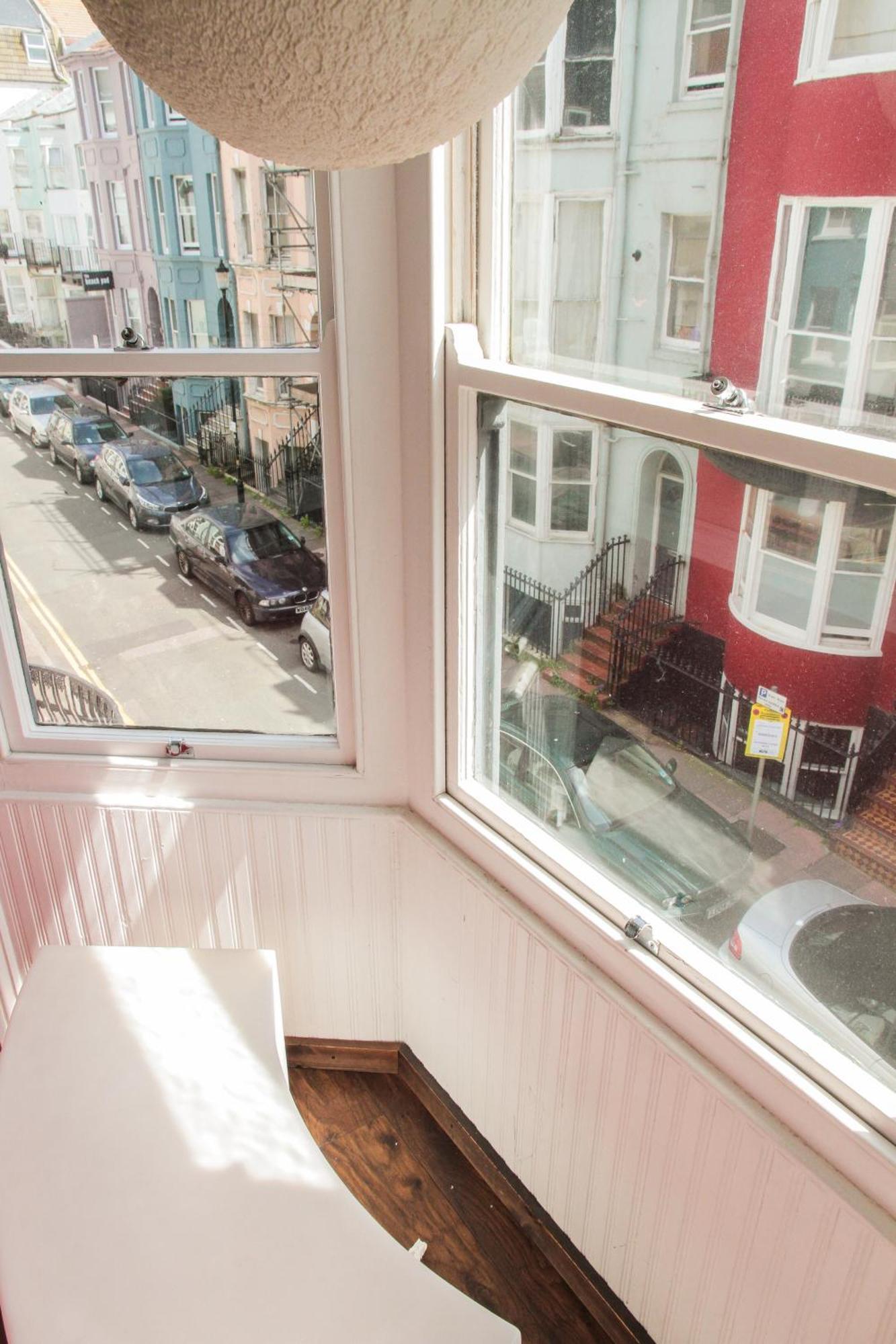 Guest And The City Brighton Bilik gambar